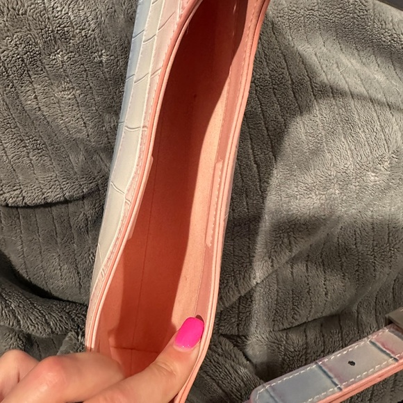 Apede Mod New York Pink and Blue rainbow Croc leather froggy bag. - Picture 4 of 4